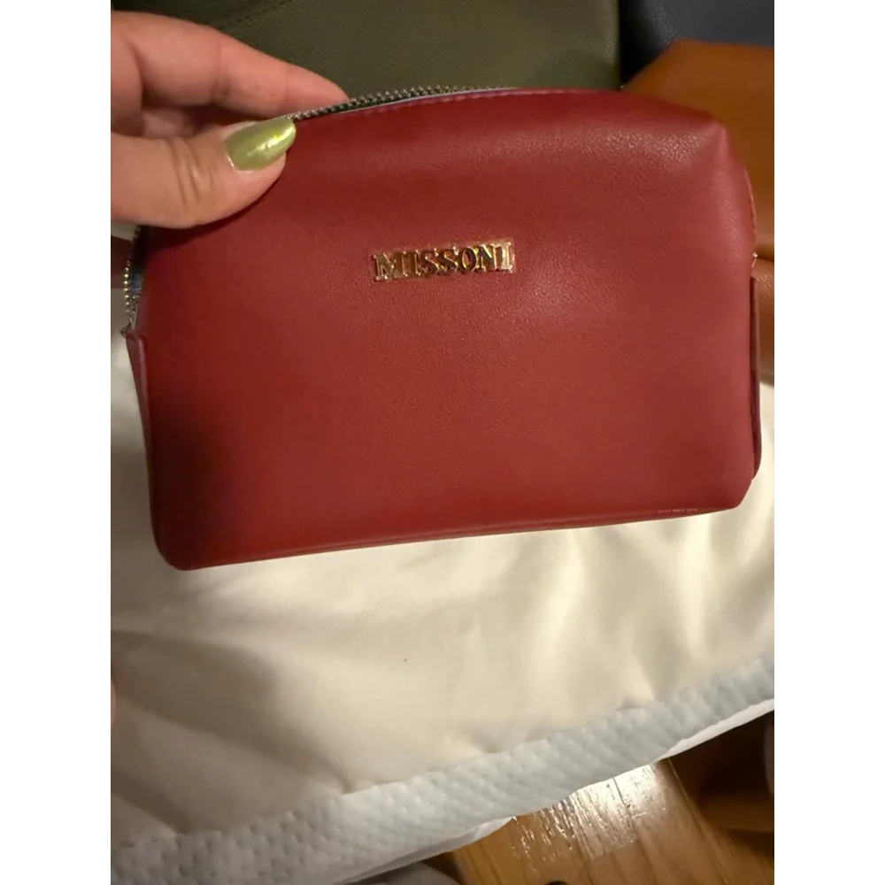 NWOT Missoni Zip Pouch Clutch, interior Multicolored Chevron Pattern , Burgundy